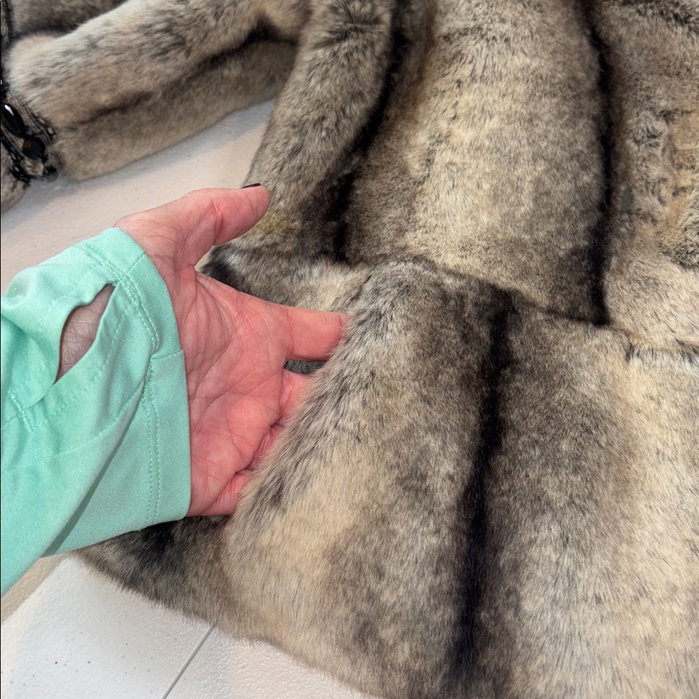 Terry Lewis Classic Luxuries Faux Fur 3/4 Sleeve Swing Coat - Medium/Large - Picture 11 of 11